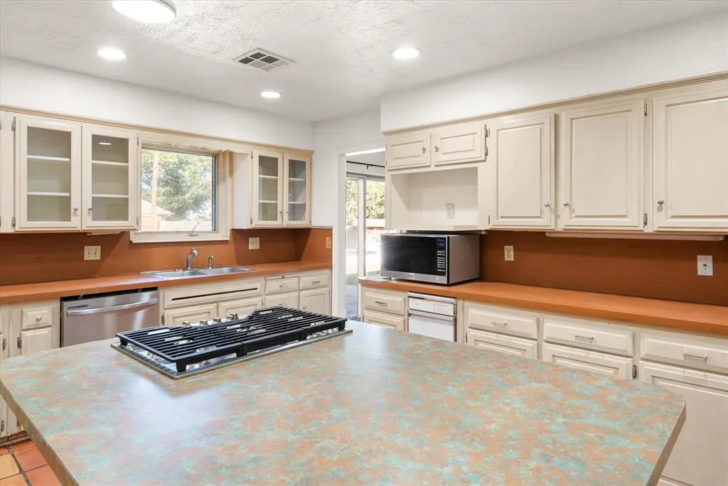 Photo 18 — 6308 NW 62nd Circle, Oklahoma City, OK 73122