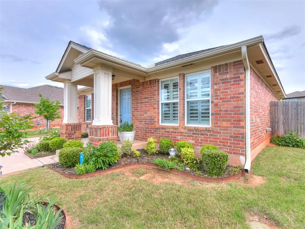 Front exterior — 906 Butterfly Way, Norman, OK 73069
