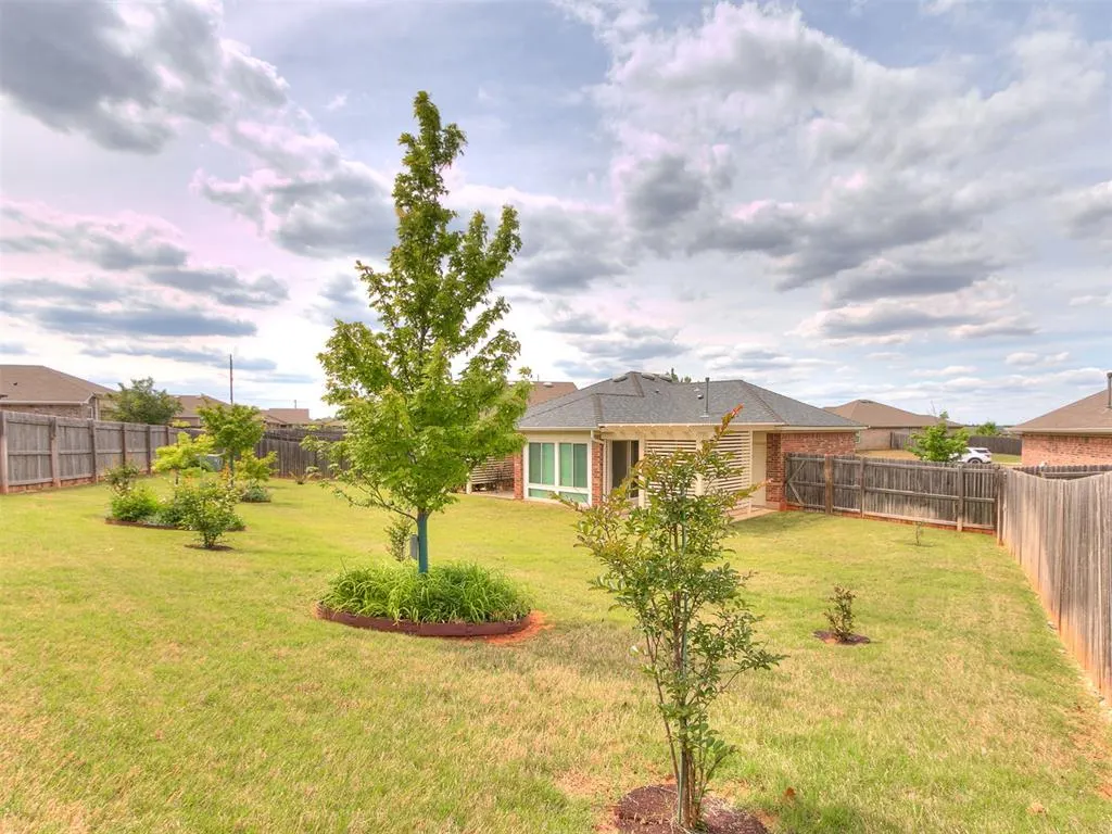 Photo 13 — 906 Butterfly Way, Norman, OK 73069