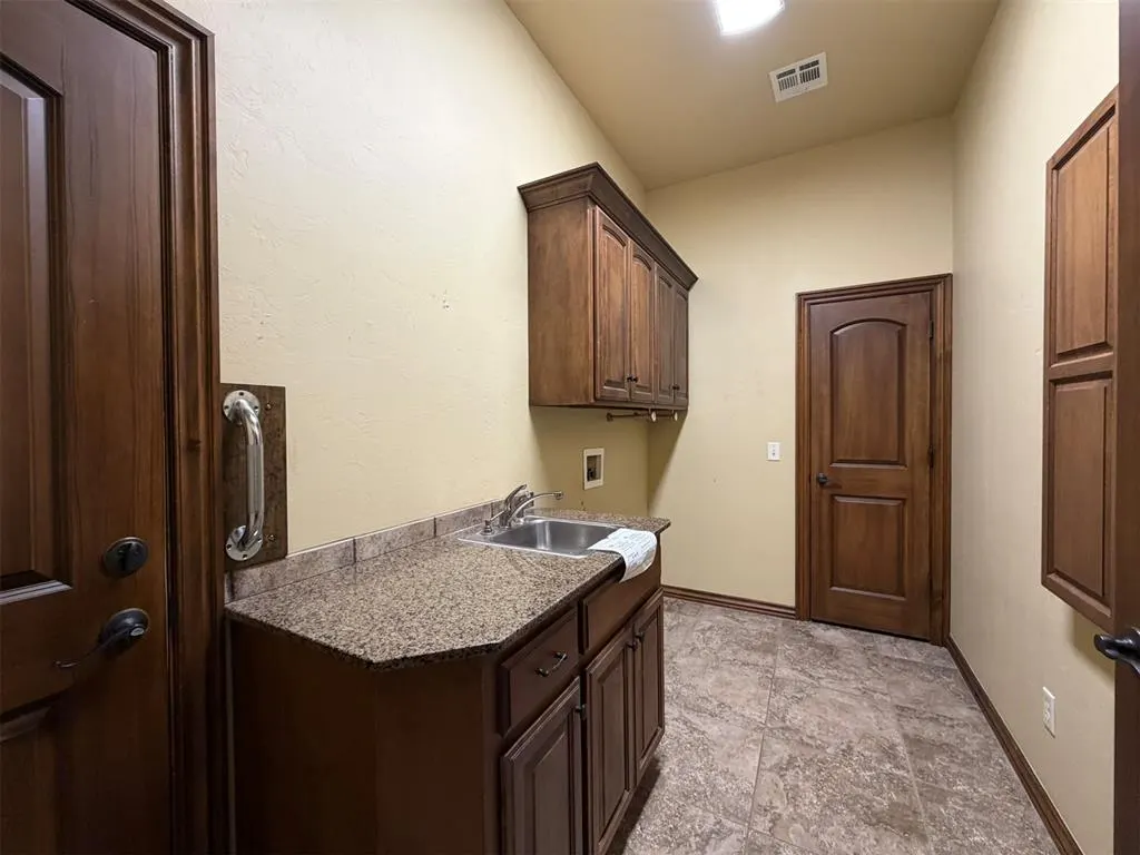 Photo 9 — 2704 SW 136th Street, Oklahoma City, OK 73170