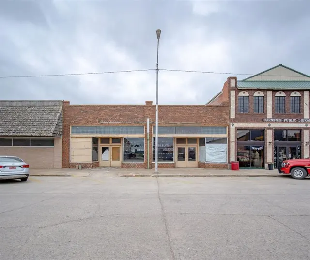 Photo 2 — 8 E Main Street, Carnegie, OK 73015