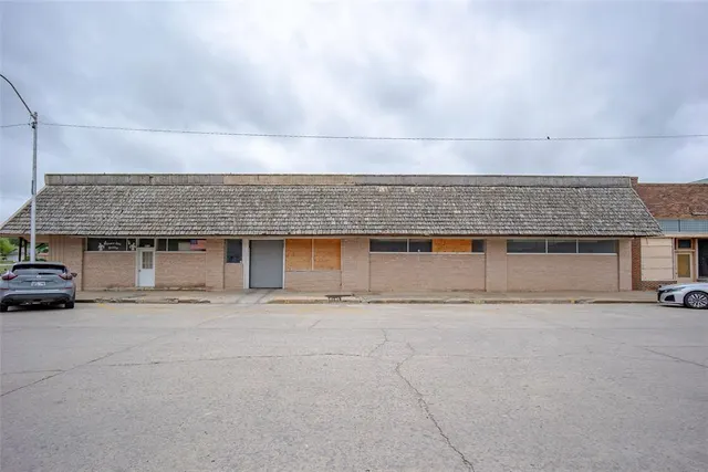 Photo 3 — 8 E Main Street, Carnegie, OK 73015