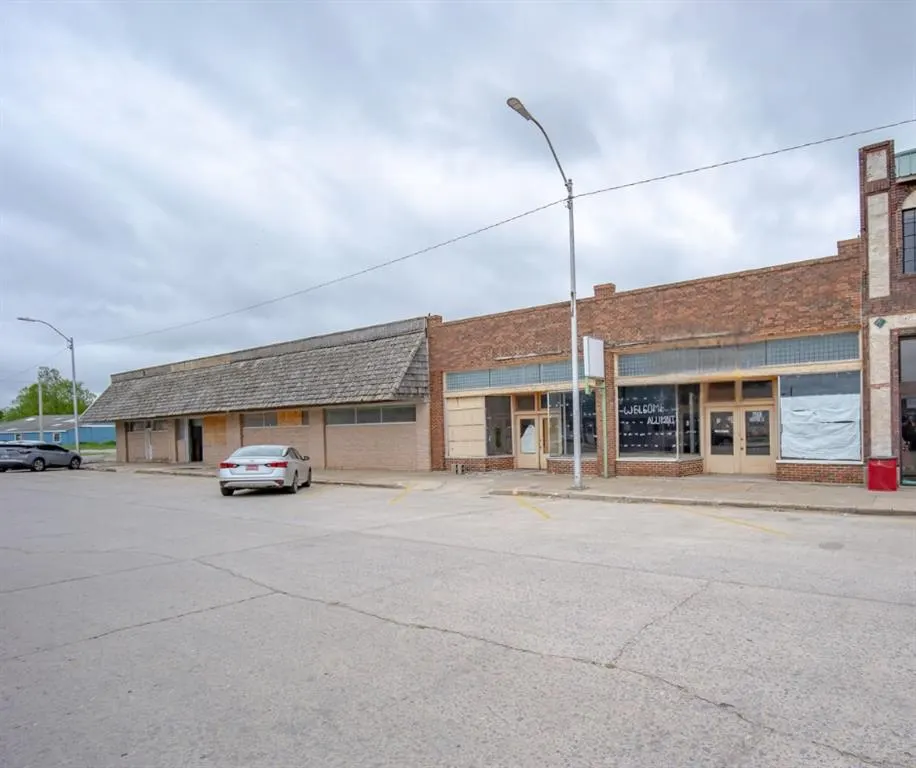Photo 4 — 8 E Main Street, Carnegie, OK 73015