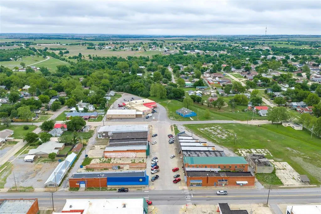 Photo 6 — 8 E Main Street, Carnegie, OK 73015