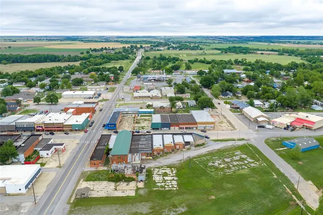 Photo 7 — 8 E Main Street, Carnegie, OK 73015