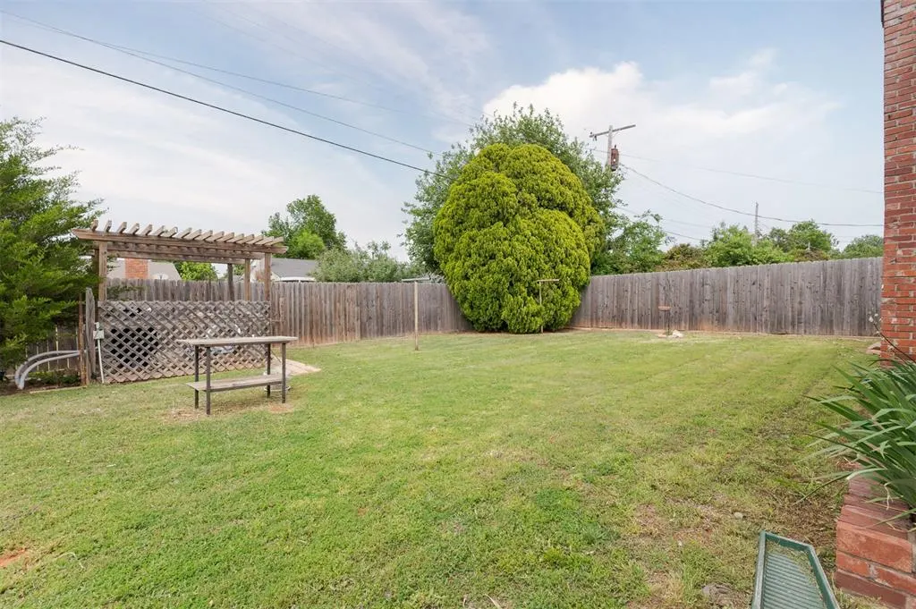 Photo 21 — 5509 NW 65th Street, Warr Acres, OK 73132