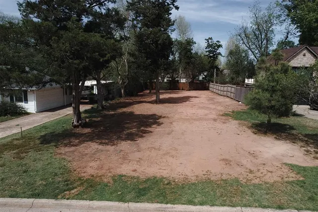 Photo 2 — 617 NW 45th Street, Oklahoma City, OK 73118