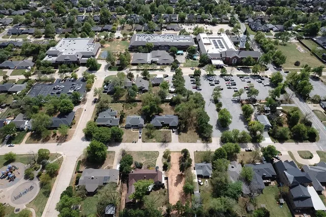 Photo 5 — 617 NW 45th Street, Oklahoma City, OK 73118