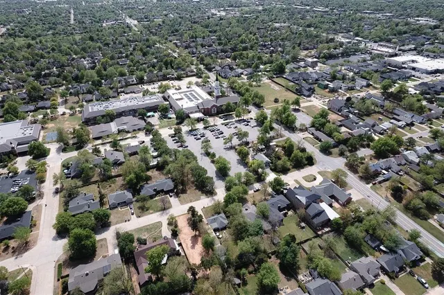 Photo 6 — 617 NW 45th Street, Oklahoma City, OK 73118