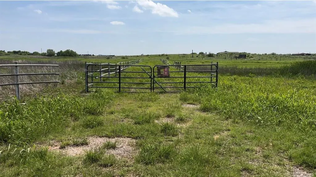 Front exterior — E CR E1940, Devol, OK 73531