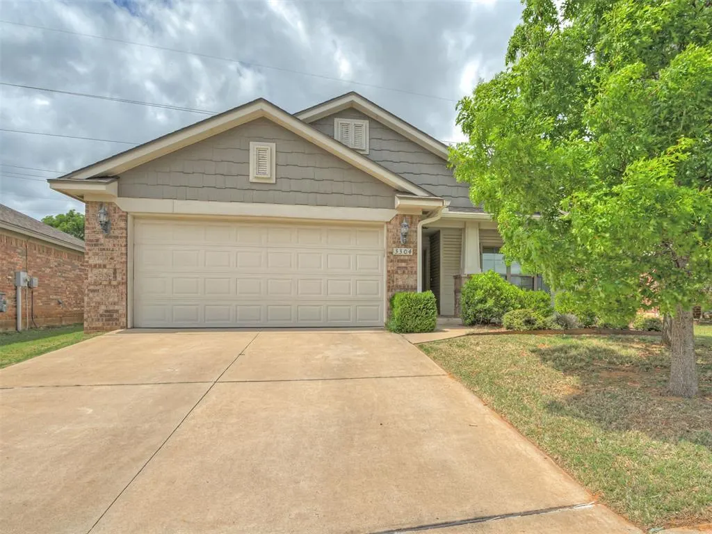 Front exterior — 3304 Eaglerock Lane, Norman, OK 73069