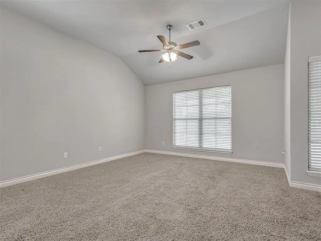 Photo 2 — 3304 Eaglerock Lane, Norman, OK 73069
