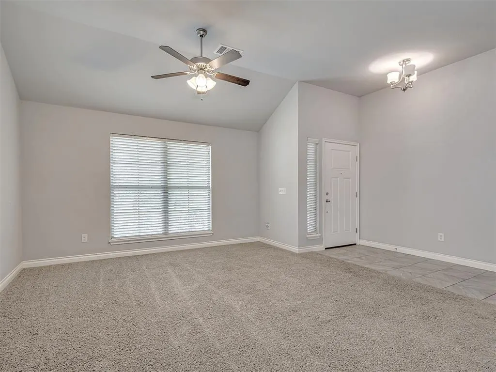 Photo 3 — 3304 Eaglerock Lane, Norman, OK 73069