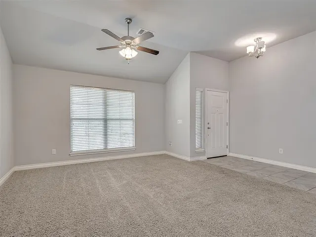 Photo 3 — 3304 Eaglerock Lane, Norman, OK 73069