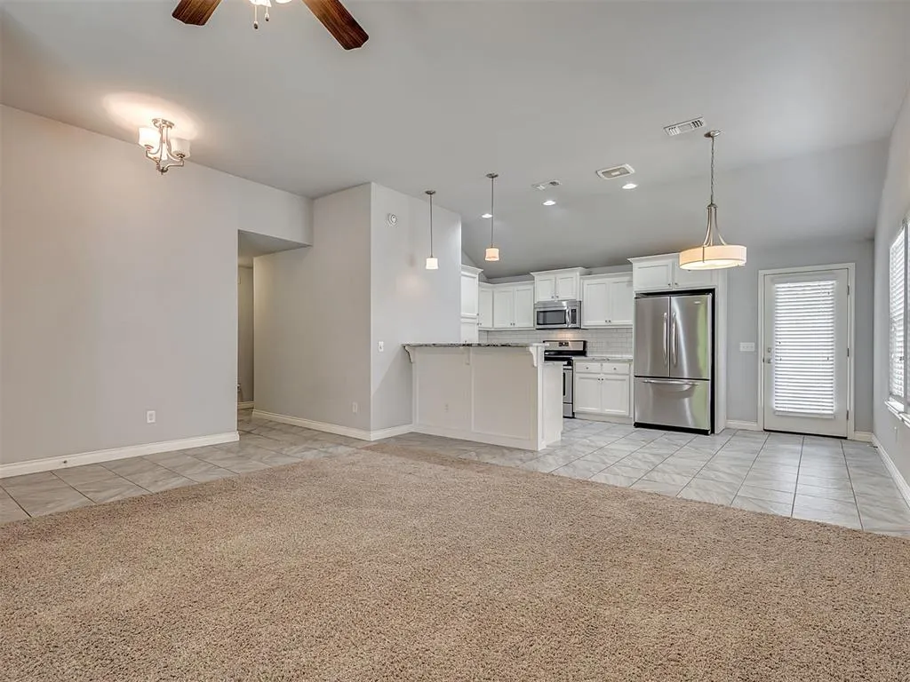 Photo 4 — 3304 Eaglerock Lane, Norman, OK 73069