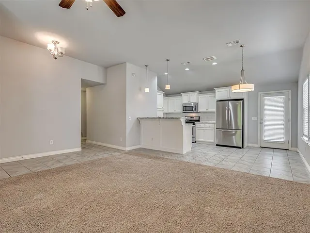 Photo 4 — 3304 Eaglerock Lane, Norman, OK 73069