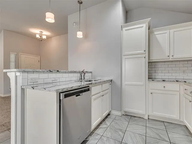 Photo 8 — 3304 Eaglerock Lane, Norman, OK 73069