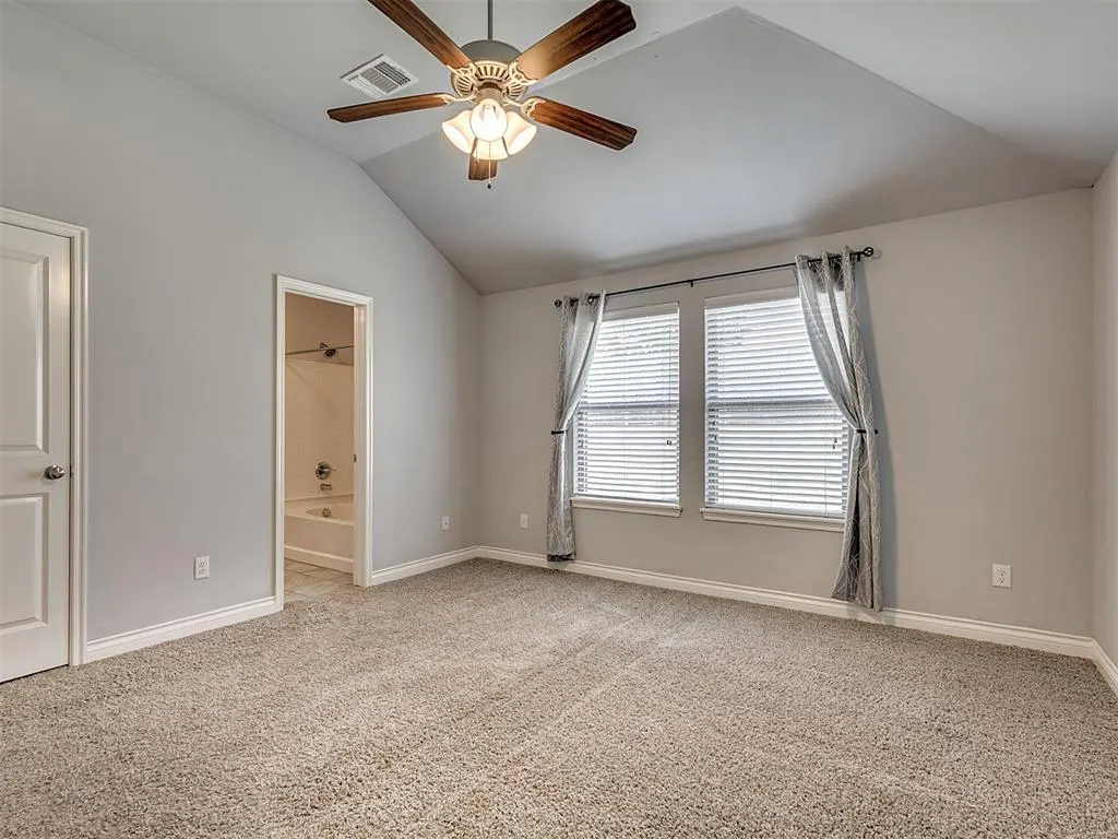 Photo 11 — 3304 Eaglerock Lane, Norman, OK 73069