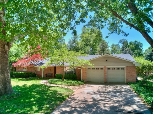 Photo 2 — 2626 Chateau Drive, Norman, OK 73069