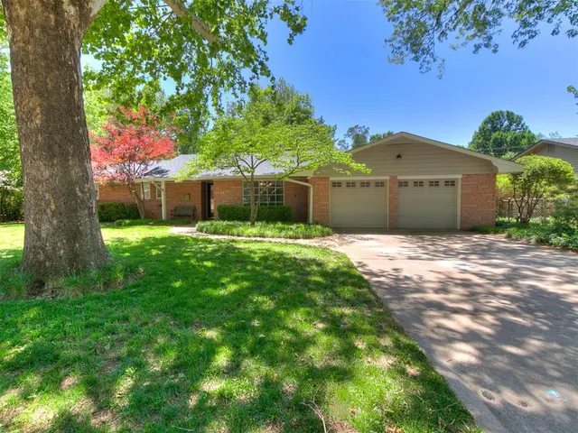 Photo 3 — 2626 Chateau Drive, Norman, OK 73069