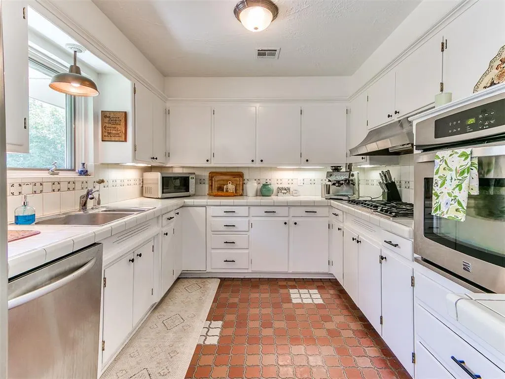 Photo 17 — 2626 Chateau Drive, Norman, OK 73069