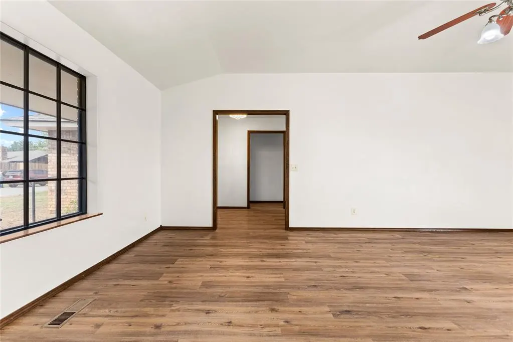 Photo 5 — 1716 E Ridgeway Street, Weatherford, OK 73096