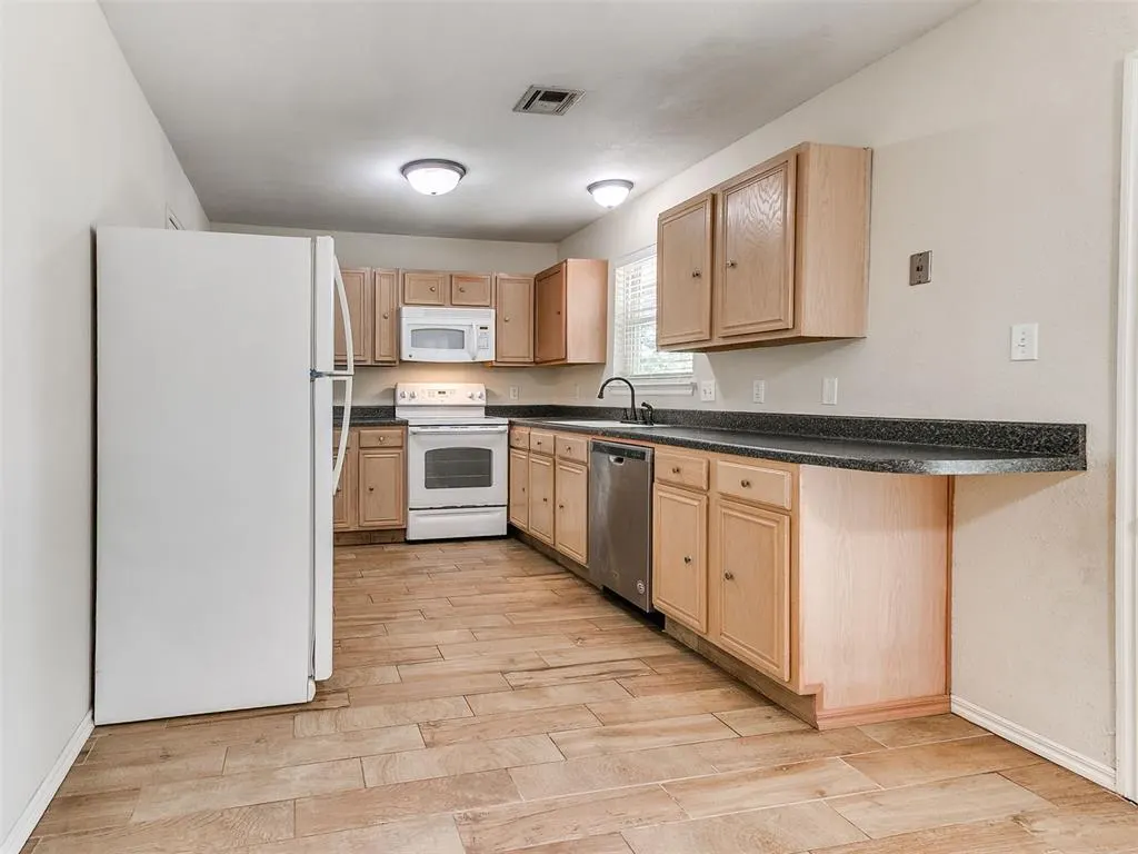 Photo 10 — 2017 Elmhurst Drive, Norman, OK 73071