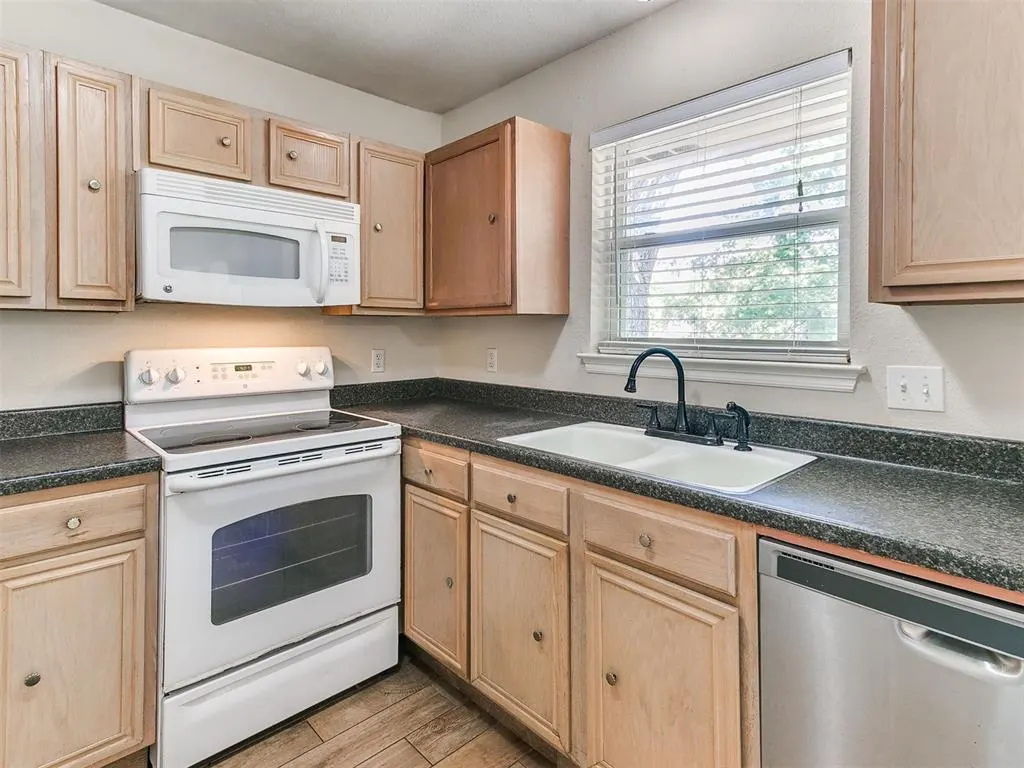 Photo 11 — 2017 Elmhurst Drive, Norman, OK 73071