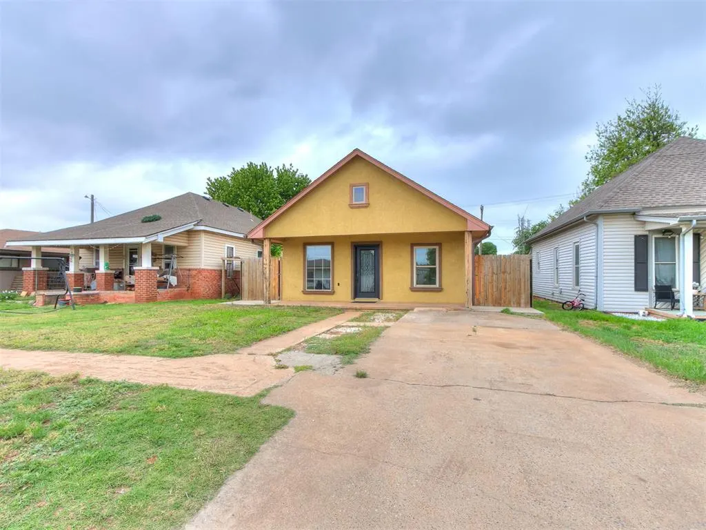 Photo 4 — 208 E Broadway Avenue, Kingfisher, OK 73750