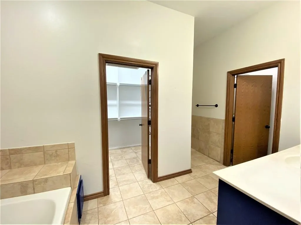 Photo 16 — 16700 Brewster Lane, Edmond, OK 73012