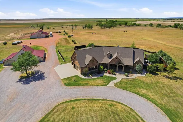 Photo 2 — 22334 N County Road 1940, Mangum, OK 73554