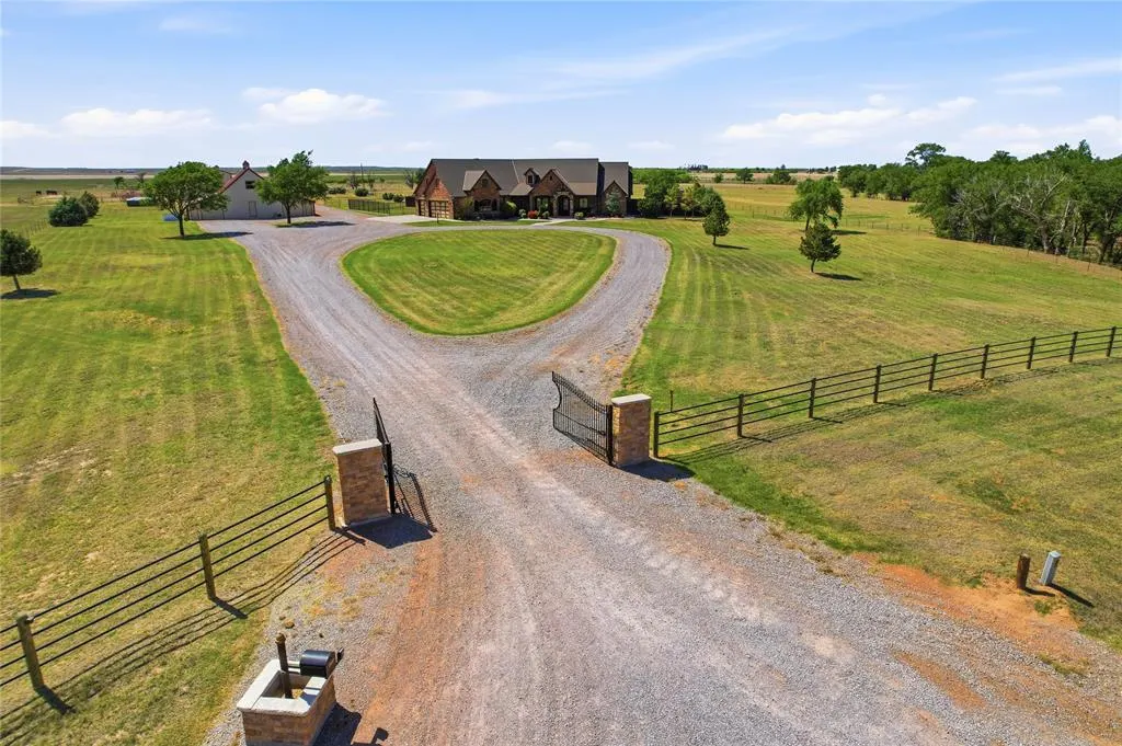 Photo 3 — 22334 N County Road 1940, Mangum, OK 73554