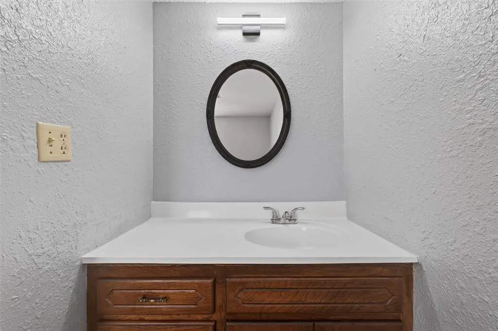 Photo 10 — 1222 W Broadway Avenue, Elk City, OK 73644