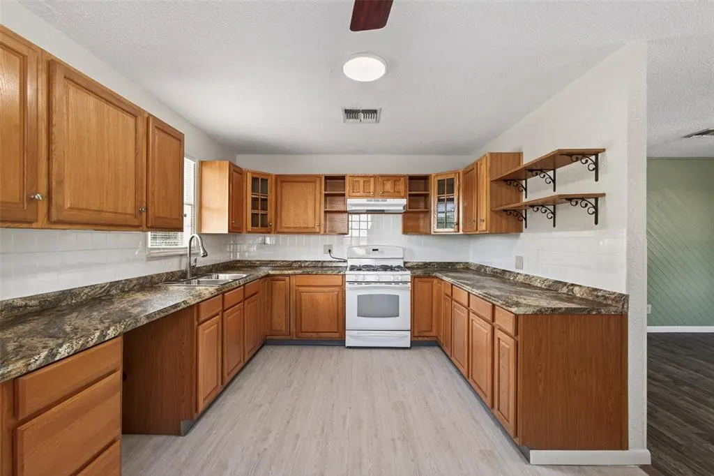 Photo 17 — 1222 W Broadway Avenue, Elk City, OK 73644