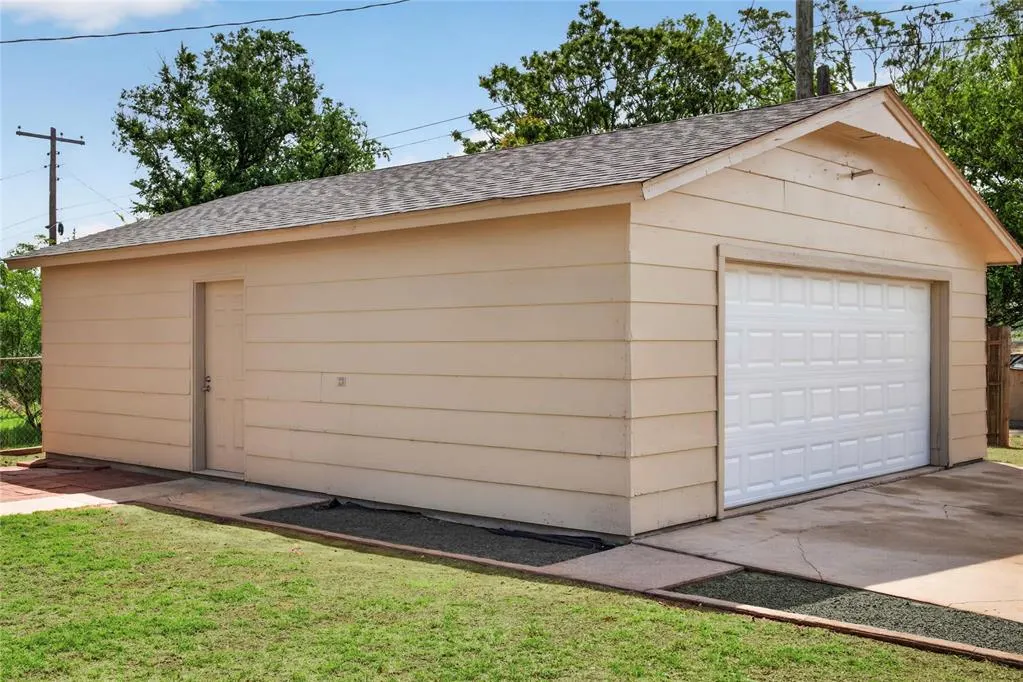 Photo 20 — 1222 W Broadway Avenue, Elk City, OK 73644