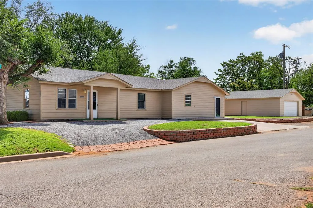 Photo 26 — 1222 W Broadway Avenue, Elk City, OK 73644