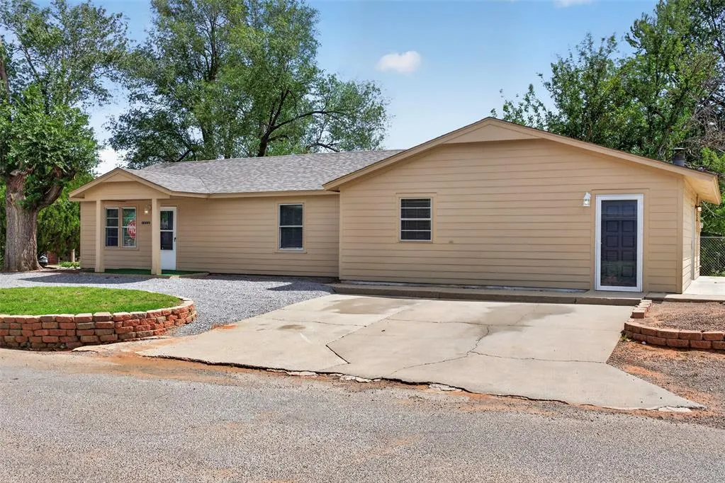 Photo 27 — 1222 W Broadway Avenue, Elk City, OK 73644