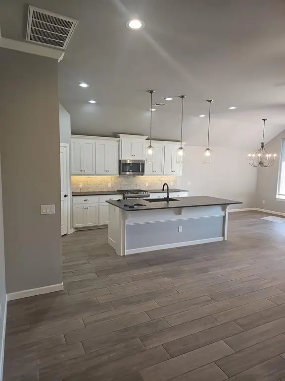 Photo 5 — 2401 El Cajon Street, Edmond, OK 73034
