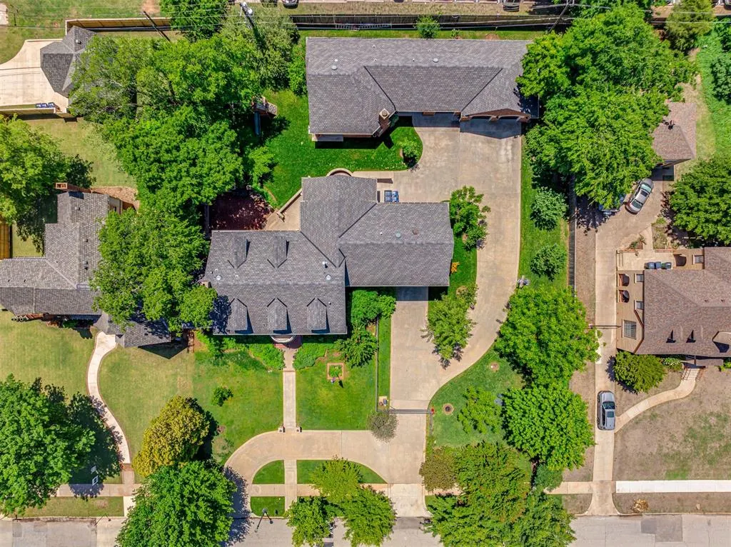 Photo 8 — 636 NE 14th Street, Oklahoma City, OK 73104