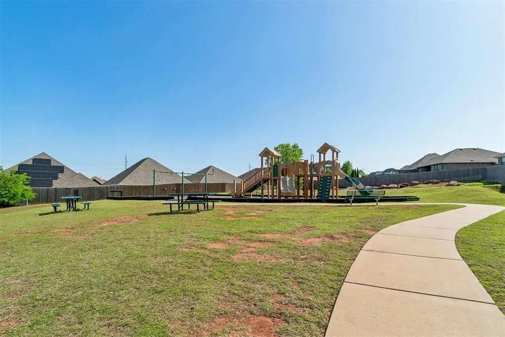Photo 42 — 912 NW 185th Street, Edmond, OK 73012