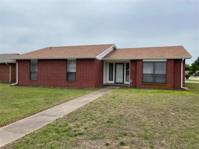 Front exterior — 1019 Burning Wood Drive, Shawnee, OK 74804