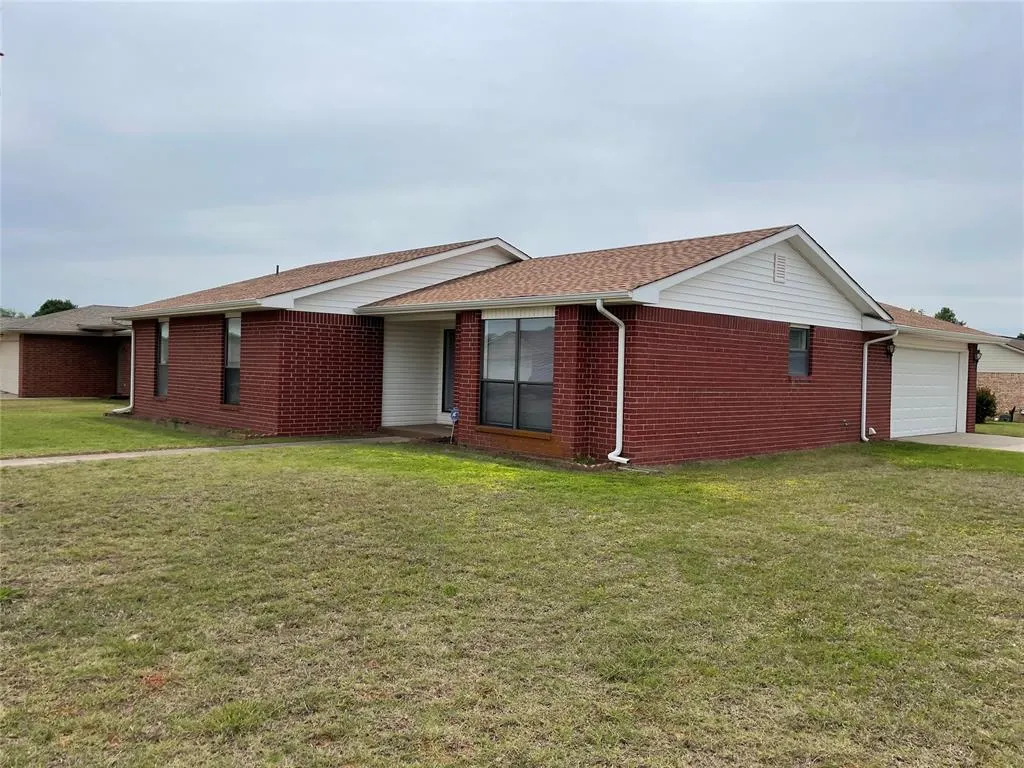 Photo 2 — 1019 Burning Wood Drive, Shawnee, OK 74804