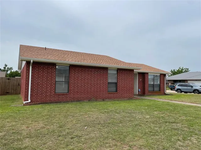 Photo 3 — 1019 Burning Wood Drive, Shawnee, OK 74804