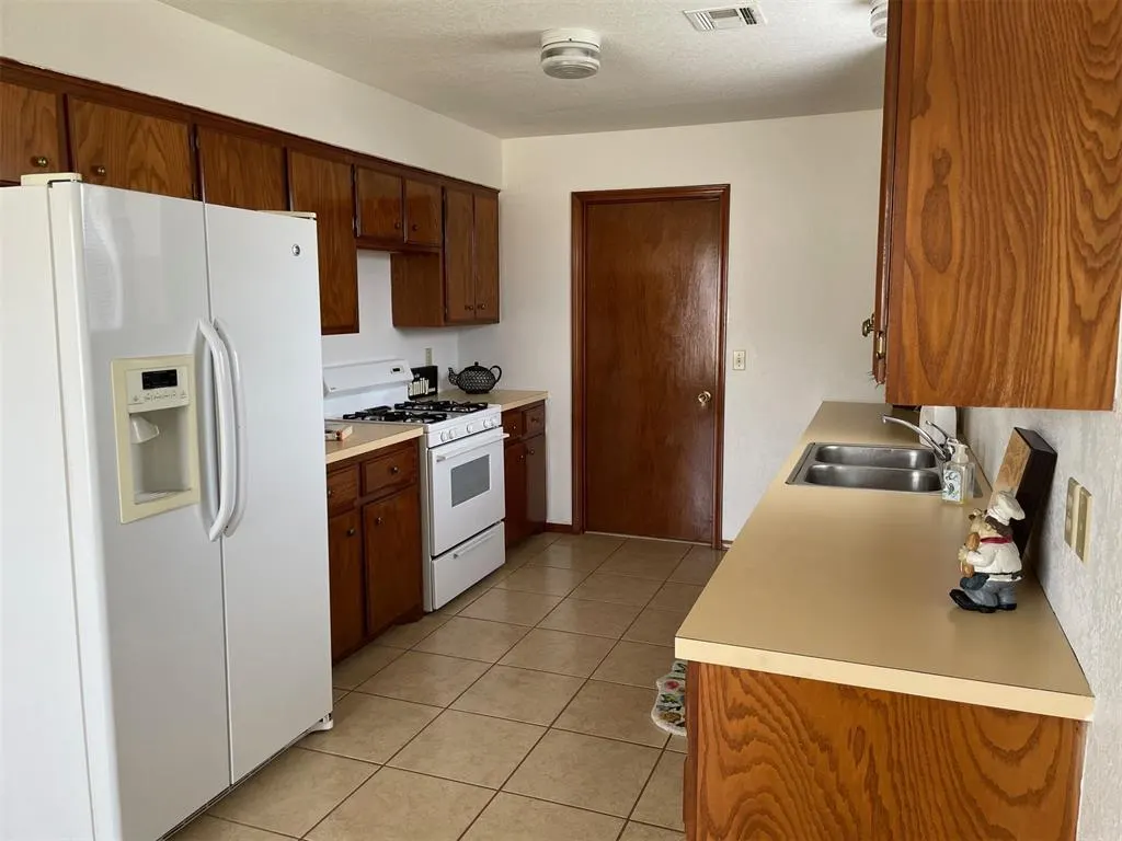 Photo 10 — 1019 Burning Wood Drive, Shawnee, OK 74804