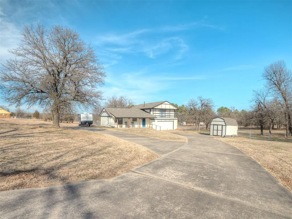 Front exterior — 6100 Lillian Lane, Newalla, OK 74857