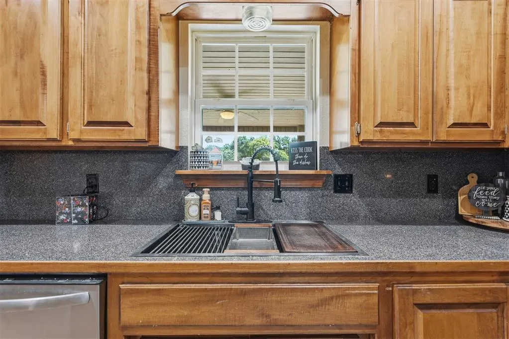 Photo 11 — 536 N Johnsonville Avenue, Byars, OK 74831