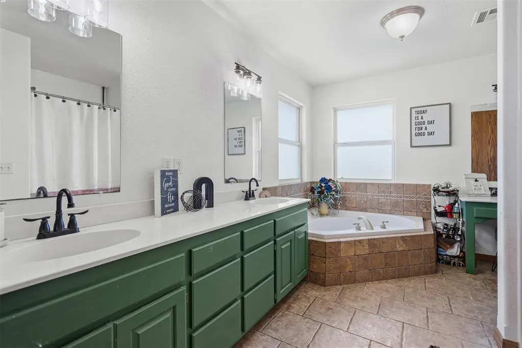 Photo 19 — 536 N Johnsonville Avenue, Byars, OK 74831