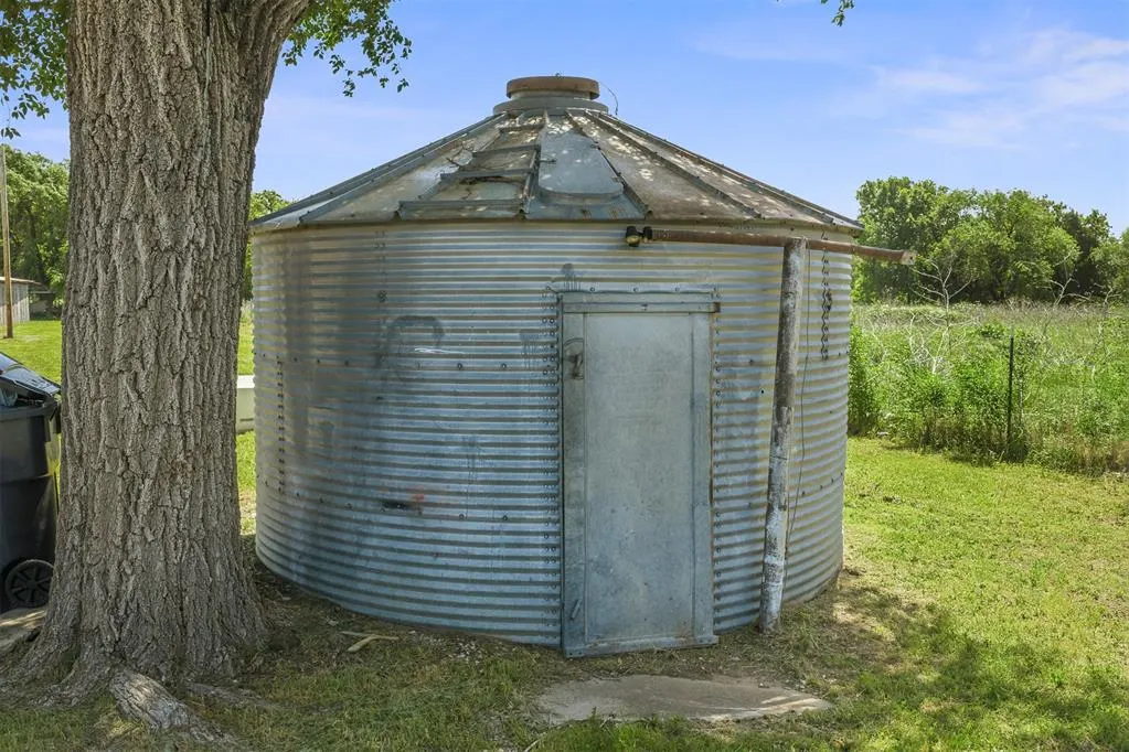 Photo 37 — 536 N Johnsonville Avenue, Byars, OK 74831