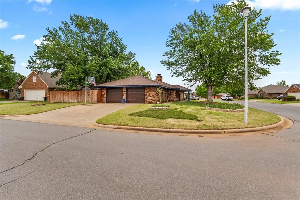 Photo 2 — 1501 Rolling Hills Street, Weatherford, OK 73096
