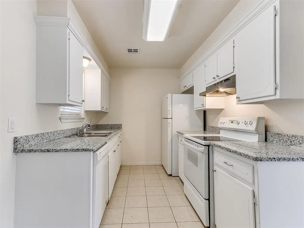 Photo 9 — 325 E Cedar Lane, Mustang, OK 73064